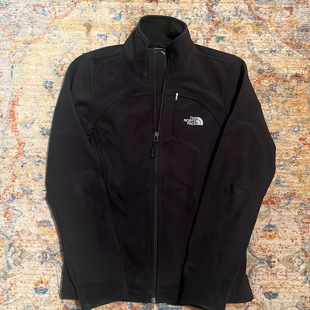 Black women’s North face zip up jacket size small 🔥🔥